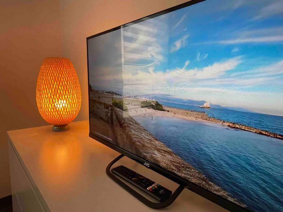 Superbe Appartement, Piscine, Vue Mer Et Montagnes Антиб Екстериор снимка