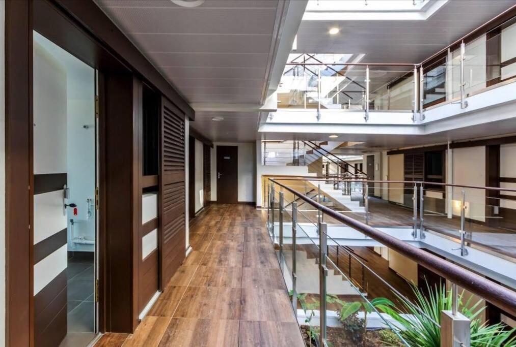 Superbe Appartement, Piscine, Vue Mer Et Montagnes Антиб Екстериор снимка