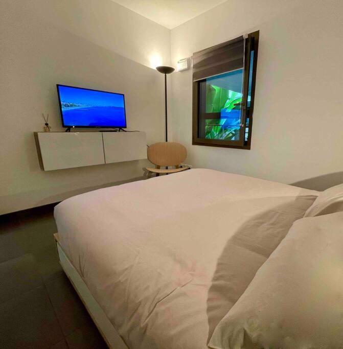 Superbe Appartement, Piscine, Vue Mer Et Montagnes Антиб Екстериор снимка